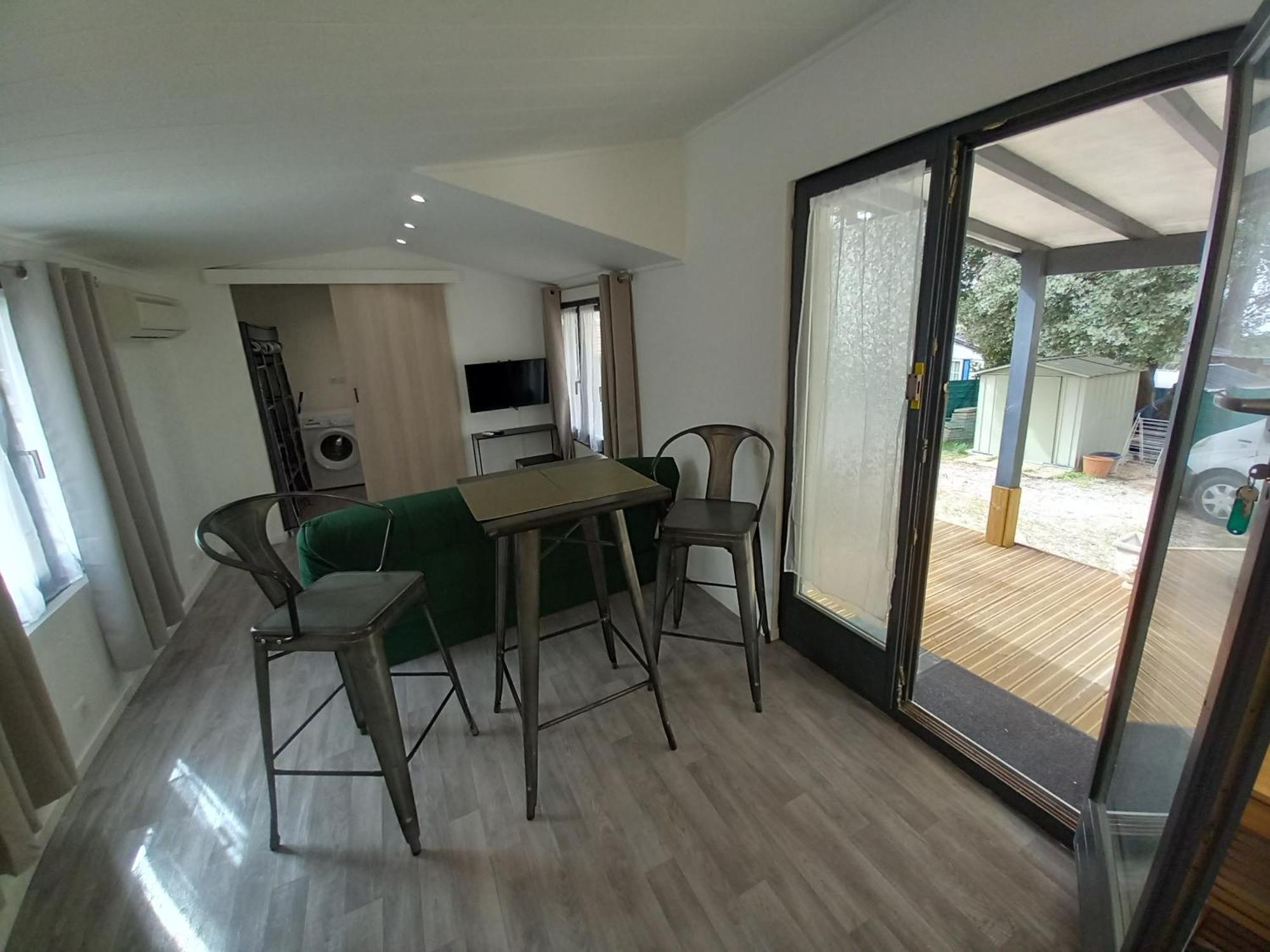 Mobilhome A Deux Pas Du Circuit Du Castellet Avec Terrasse Vue Mer Le Castellet  Exteriér fotografie