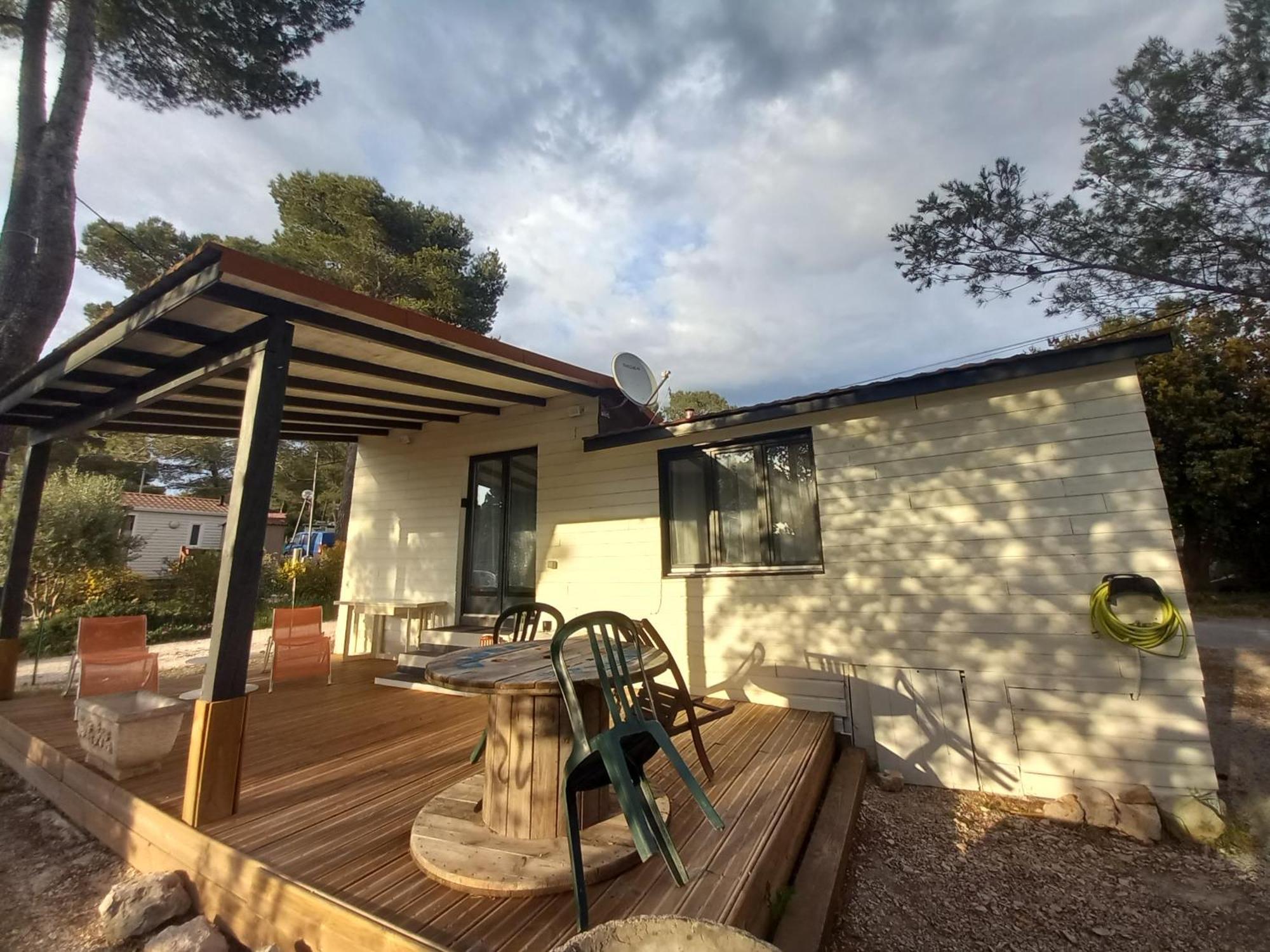 Mobilhome A Deux Pas Du Circuit Du Castellet Avec Terrasse Vue Mer Le Castellet  Exteriér fotografie